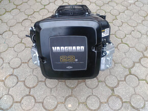 Nový motor Briggs Stratton Vanguard 23 HP - dvouválec - 5