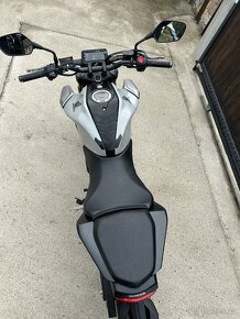 Honda cb125r - 5