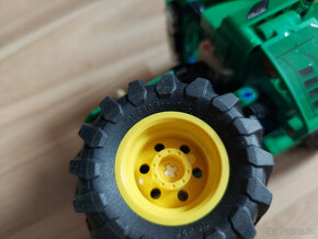 LEGO Technic 42136 John Deere - chybí kolo a vozík - 5