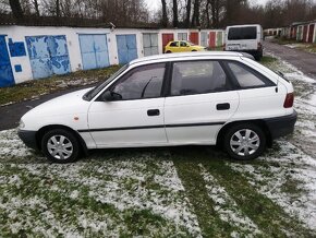 Opel Astra f 1.6i hezký youngtimer - 5