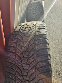 Prodám zimní gumy Hankook 225/40 R18 - 5