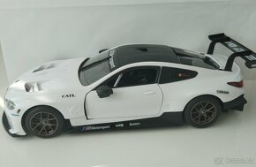 BMW M8 1:18 - 5