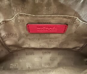 Růžová crossbody Michael Kors kabelka na donošení - 5