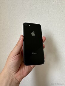 Apple iPhone 8 64GB Černý - 5