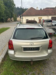 Toyota Avensis combi 2,0 D-4D 85 KW r.v. 2003 . - 5