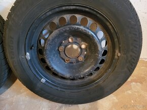 Zimní pneumatiky 195/65 r15 s plechovými koly. - 5
