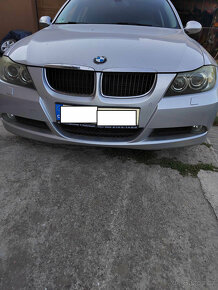 BMW E 90, přední blatníky 2500,- kus - 5