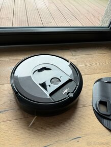 Vysavač iRobot Roomba i7+ s vysypávací stanicí - 5