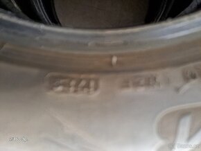 Prodám 4x zimní pneu Bridgestone 7mm 205/60 R16 - 5