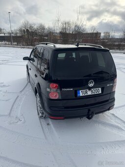 VOLKSWAGEN TOURAN 2.0D 7 Míst Automat DSG - 5