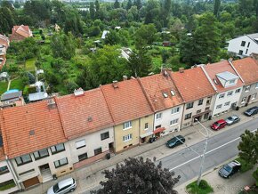 Polovina rodinného domu s velkou zahradou / Brno-Jundrov - 5