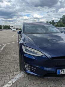 Tesla model X - 5