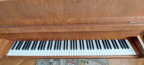 Prodám pěkné piano Petrof - 5