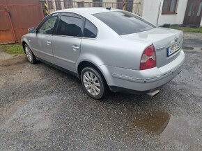 Volkswagen Passat 2.5 tdi 110 kw 4x4 - 5