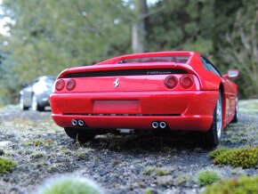 Ferrari F355 Berlinetta 1:18 UT Models - 5