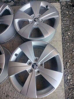 4ks alu disky orig. Škoda 5x112 r17 - 5