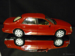 Cadillac DeVille DTS 2002 Maisto 1/18 - 5