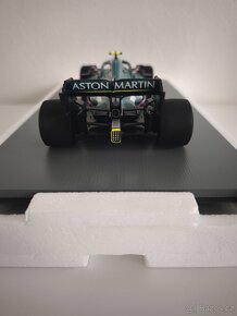 F1 Aston Martin AMR21 Vettel Spark 1:18 horší krabice - 5