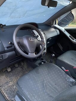 Toyota Yaris 1.0 - 5