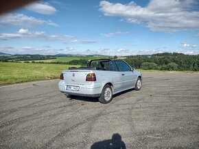 Volkswagen Golf 4 kabriolet + druhé bourané na náhradní díly - 5