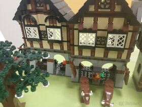 LEGO 10193 - seria Castle - Stredoveka dedina s trhom - 5