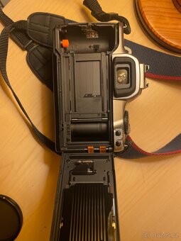 Canon EOS 3000V - 5