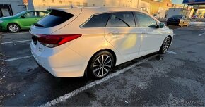 Hyundai i40 combi 2016 1.7 CRDi Led Kamera Navi Senzory - 5