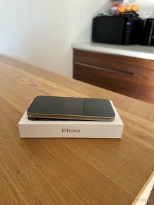 Zánovní iPhone 16 Pro 256 GB, přírodní titan - 5