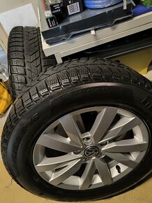 Alu kola VW Passat 5x112 r16 Originál, zimní pneu7m215/60/16 - 5