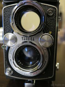 Yashica D - 5