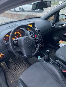 Opel Corsa D 1.4 16V rok 2009 - 5