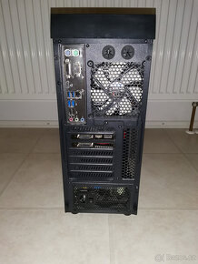 Intel i7 6700, 16 GB RAM, GTX 970 4 GB, SSD 500 GB, HDD 3TB - 5