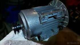 Elektromotor 220/380V ,  Výkon: 0,37kW,Tvar: patko-přírubový - 5