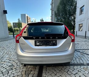 VOLVO V60 2.0D4 120KW 5VÁLCE SUMMUM-KUŽE-NAVI-VIRTUÁ-PDC - 5