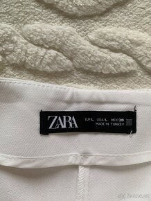 Šortky ZARA,vel.L,390,- - 5