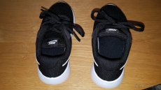 Nike tenisky indoor vel. 27,5 - TOP STAV - 5