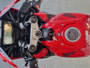 Honda CBR 650R - 5