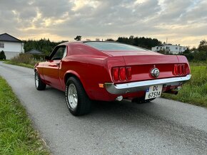 Ford Mustang Fastback - 5