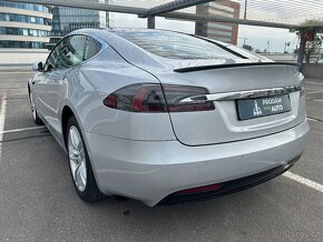 Tesla model S 90D - 5