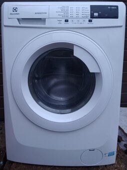 Pračka s bočním plněním Electrolux EWF1284BW   na 8 kg - 5