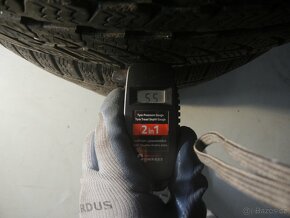 Zimní pneu Nokian 245/45R19 - 5