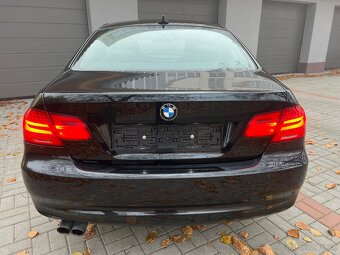 BMW E92 330i /2.MAJITEL/LCI+BI-XENON/SPORTPAKET/NOVÁ-STK - 5