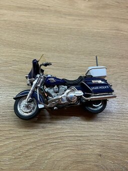 Model motorky asi Harley Davidson state Police - 5