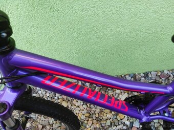 Značkové dětské kolo SPECIALIZED 20" (fialová) - 5