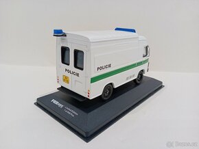 Avia A 21 Furgon Policie,1:43 ,Foxtoys - 5