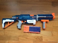 Nerf Accustrike, N strike retaliator, šipky, zásobník - 5