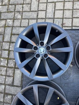 ORIGINÁL Alu Škoda ALARIS R18, 5x112 - TOP STAV - 5