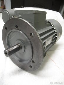 NEPOUŽITÝ přírubový elektromotor 230V.1,1kw-2830ot.min. - 5