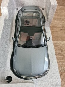 Mercedes-Benz E-Class, 1:18 -
IScale - 5