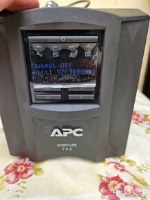 APC Smart UPS 750 - 5